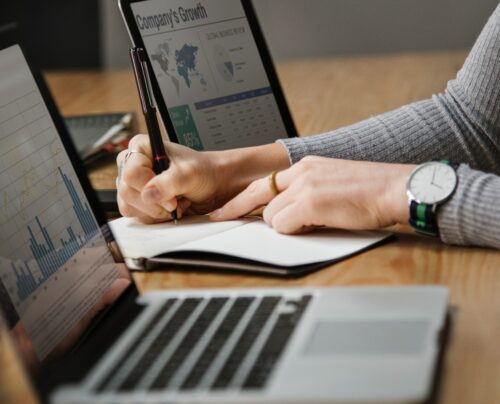 woman working on business growth data